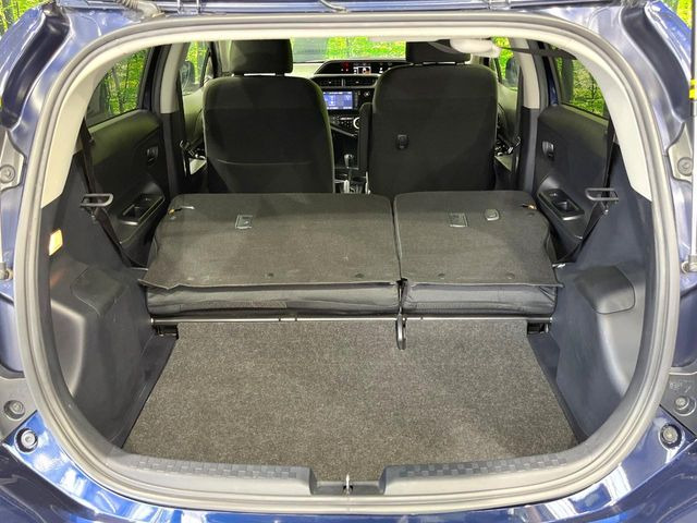 普段のお買い物や通勤、送迎等に十分な荷室スペースを確保しております。セカンドシートを倒すと、大きな荷物の積載も可能です♪