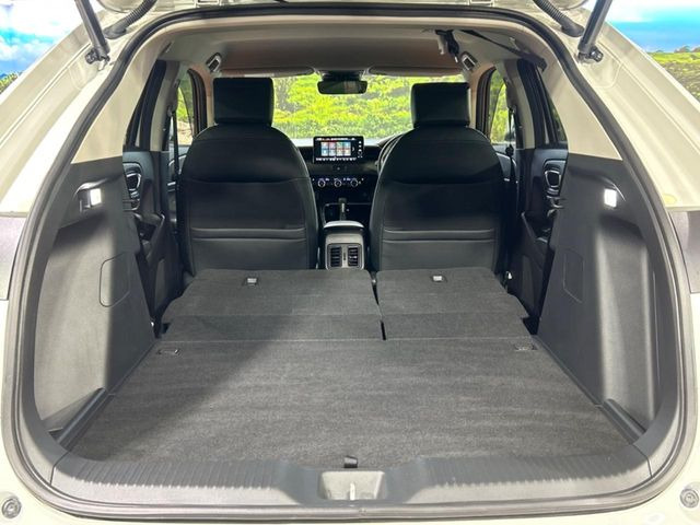 普段のお買い物や通勤、送迎等に十分な荷室スペースを確保しております。セカンドシートを倒すと、大きな荷物の積載も可能です♪