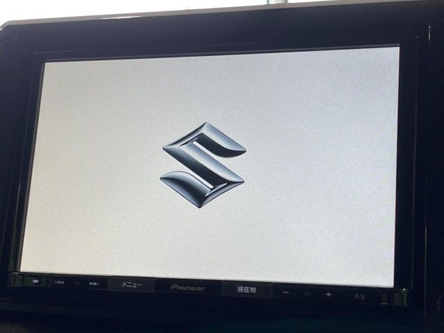 【純正8型ナビ】人気の純正8型ナビを装備しております。ナビの使いやすさはもちろん、オーディオ機能も充実!キャンプや旅行はもちろん、通勤や買い物など普段のドライブも楽しくなるはず♪