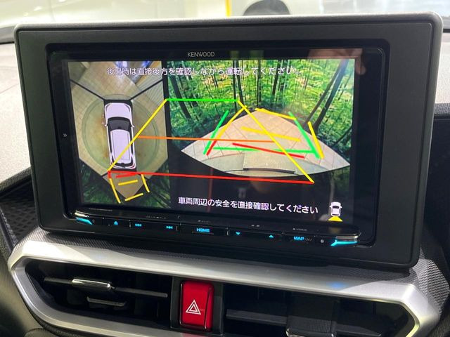 �y�p�m���}���j�^�[�z��p�̃J�����ɂ��A�ォ�猩���낵���悤�Ȏ��_��360�x�N���}�̎��͂��m�F���邱�Ƃ��ł��܂������p�������m�F���₷���A�����ꏊ�ł̐؂�Ԃ��⒓�Ԃ��X���[�Y�ɍs���܂��B