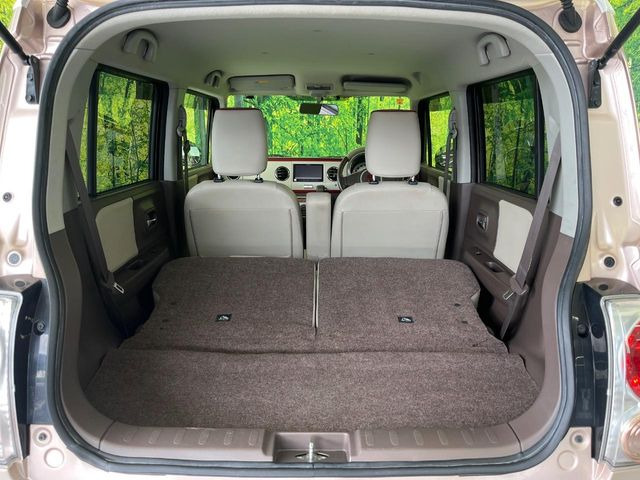 ���i�̂���������ʋ΁A���}���ɏ\���ȉ׎��X�y�[�X���m�ۂ��Ă���܂��B�Z�J���h�V�[�g��|���ƁA�傫�ȉו��̐ύڂ��\�ł���