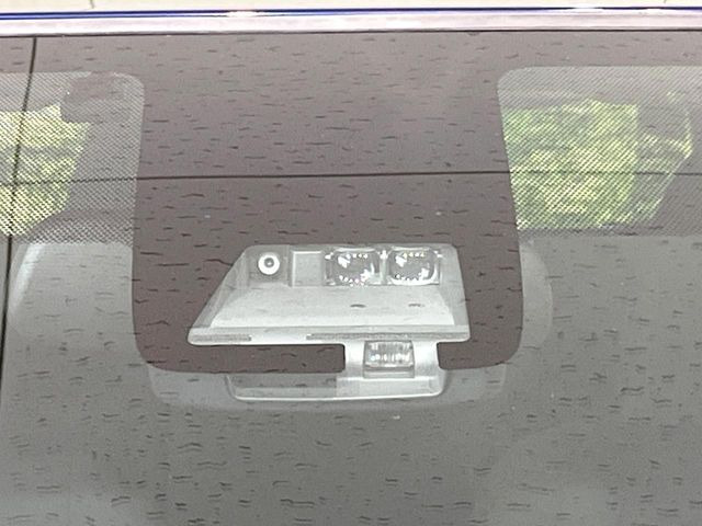 【トヨタセーフティセンス】走行中に前方の車両等を認識し、衝突しそうな時は警報とブレーキで衝突回避と被害軽減をアシスト。より安全にドライブをお楽しみいただけます。