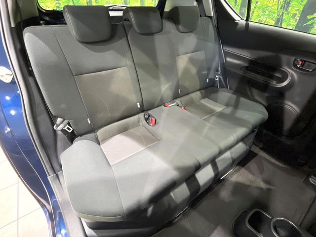 後部座席も気になるようなキズ・汚れやへたり等、大きなダメージはなく、良好な状態です。
