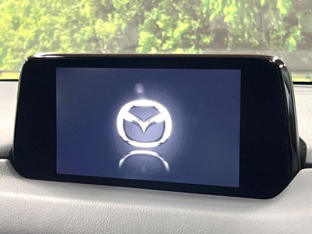 【メーカー純正ナビ】インテリアに溶け込むスタイリッシュな「専用設計」メーカーナビを装備♪視認性や操作性など基本性能にも優れ、より上質なカーライフをお楽しみいただけます。