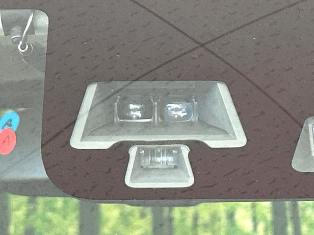 �y�G�}�[�W�F���V�[�u���[�L�z���s���ɑO���̎ԗ�����F�����A�Փ˂������Ȏ��͌x��ƃu���[�L�ŏՓˉ���Ɣ�Q�y�����A�V�X�g�B�����S�Ƀh���C�u�����y���݂��������܂��B