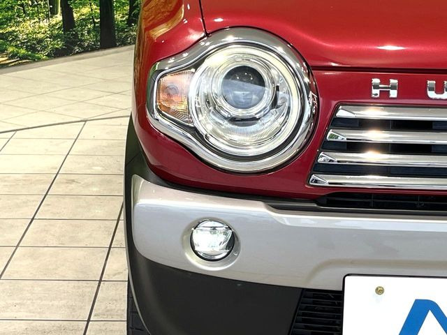 【HIDヘッドライト】非常に明るく前方を照らしてくれるので、悪天候や夜間の走行時も視界良好で安心してお乗りいただけます。