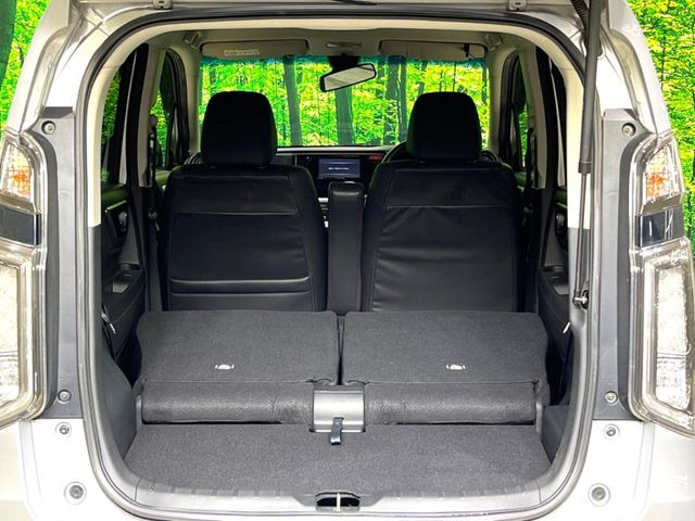 ���i�̂���������ʋ΁A���}���ɏ\���ȉ׎��X�y�[�X���m�ۂ��Ă���܂��B�Z�J���h�V�[�g��|���ƁA�傫�ȉו��̐ύڂ��\�ł���