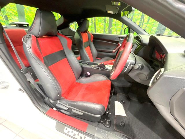 �y�n�[�t���U�[�V�[�g�z�������ƍ���S�n�𗼗������l�C�̃V�[�g���w�ʁE���ʂ̃t�@�u���b�N�f�ނ́A�ʋC���̗ǂ��⊊��ɂ����ɗD��Ă��܂��B�C���╞���ɍ��E���ꂸ���K�ɂ���肢�������܂��B