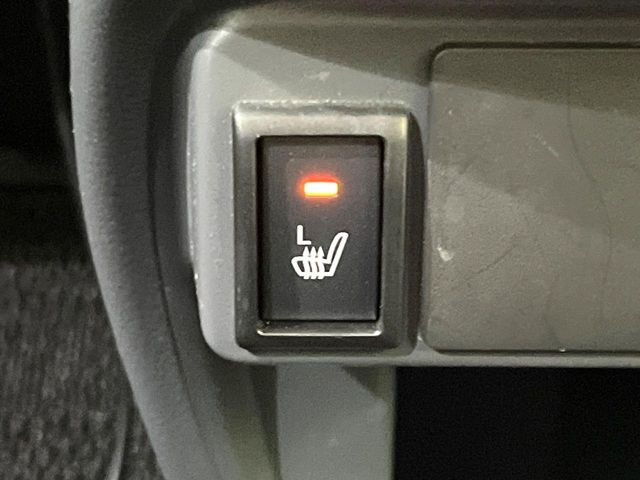 【シートヒーター】寒い日に重宝するシートヒーター!エアコンより早く温まってくれるので寒がりの人も安心ですね♪エアコンの温風は乾燥するから苦手、という方にもをおすすめです。