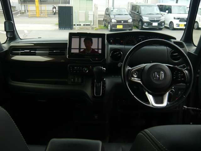 革巻きステアリングで気分上々!