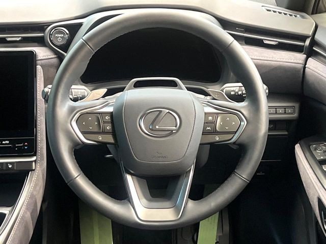 �y�����v�����X�e�A�����O�z�㎿�Ȋv���g�p���邱�ƂŁA��ɂ����������݂ƂĂ��^�]���₷���n���h���ł���