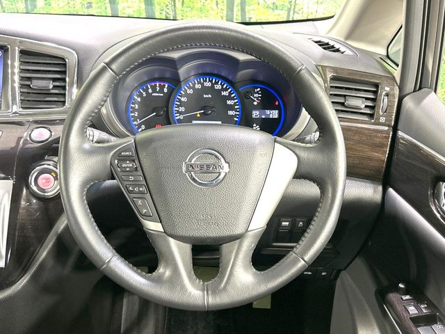 �y�����v�����X�e�A�����O�z�㎿�Ȋv���g�p���邱�ƂŁA��ɂ����������݂ƂĂ��^�]���₷���n���h���ł���