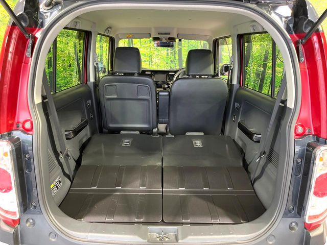 後席を格納すると、これだけの広さが!シーンに合わせたシートアレンジで、大きな荷物も積むことが出来ます♪