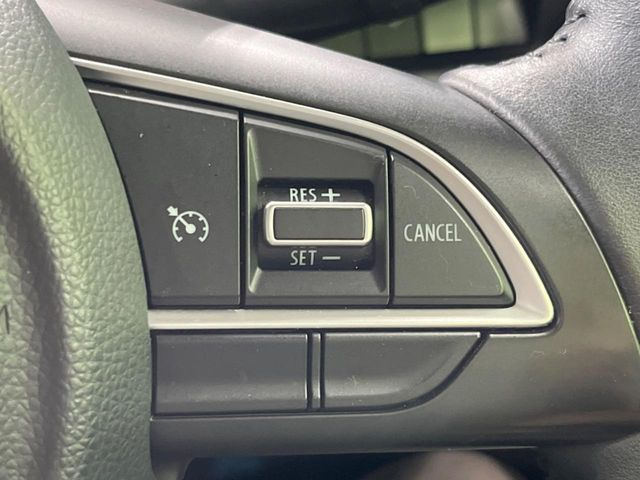 【クルーズコントロール】高速道路もラクラク走行。アクセルを離しても一定速度で走行ができ、長距離運転時の負担を軽減!加速・減速も簡単なスイッチ操作で調整できます。