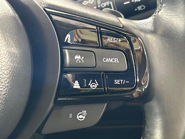 【アダプティブクルーズコントロール】高速道路での長距離走行が楽に!!自動で速度を保つクルーズコントロールが、衝突軽減システムと連携し、前方の車両を感知して車間を保つように速度調節してくれます!!