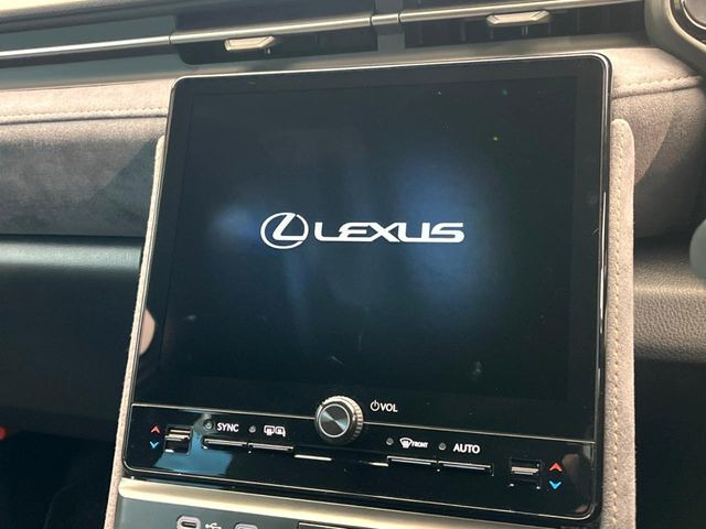 �y9.8�C���` �f�B�X�v���C�I�[�f�B�I�z���ʂ̃f�B�X�v���C��AppleCarPlay��AndroidAuto�����p�\�B�傫�ȉ�ʂŃX�}�z�i�r�A�v���������p���������܂���