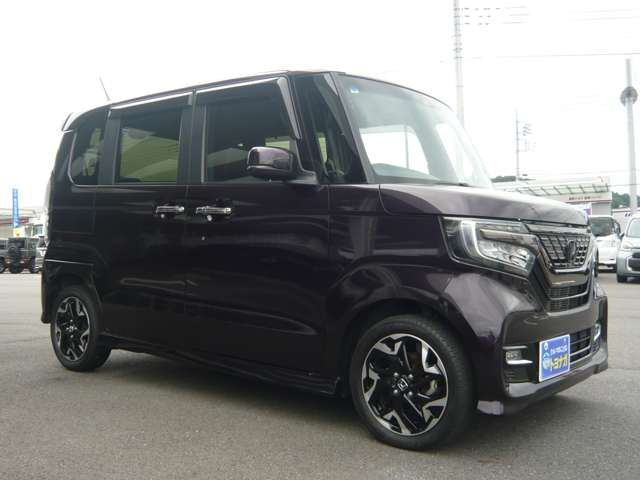 当社の総額表示は群馬県内での総額を明記しております。諸費用の安さを比べてください。追加整備料や追加保証料なども一切いただきません。真の乗り出し総額です。県外の方は県外登録費用と陸送費用が別途かかりま