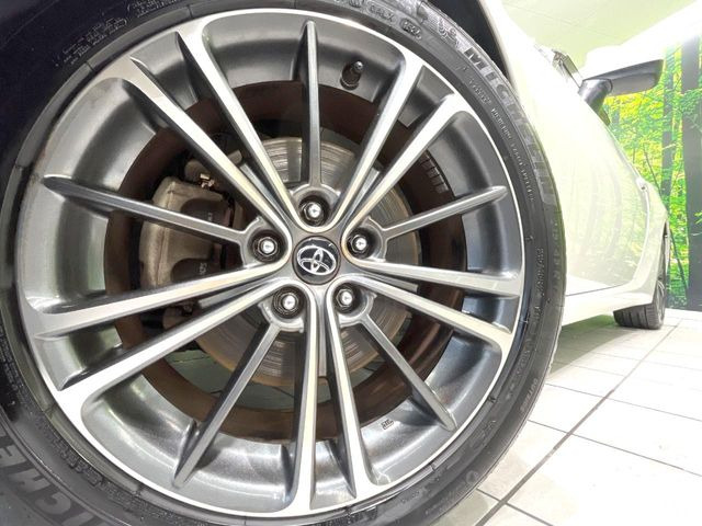 �y����17�C���`�A���~�z�C�[���z�O�ςɃ}�b�`���������A���~�z�C�[���𑕒����Ă���܂��B�e��ЊO�A���~�z�C�[����A�X�^�b�h���X�^�C�����戵�����Ă���܂��B���񂲑��k����������