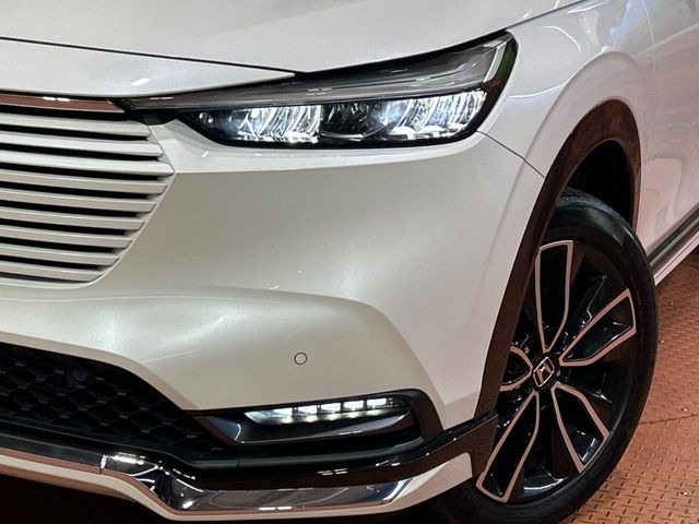 【シーケンシャルターンランプ付きLEDヘッドライト】人気の『流れるウィンカー』付きのLEDヘッドライトを装備♪高級感はもちろん、点灯時は存在感たっぷりで他車からも認識されやすく安心です。