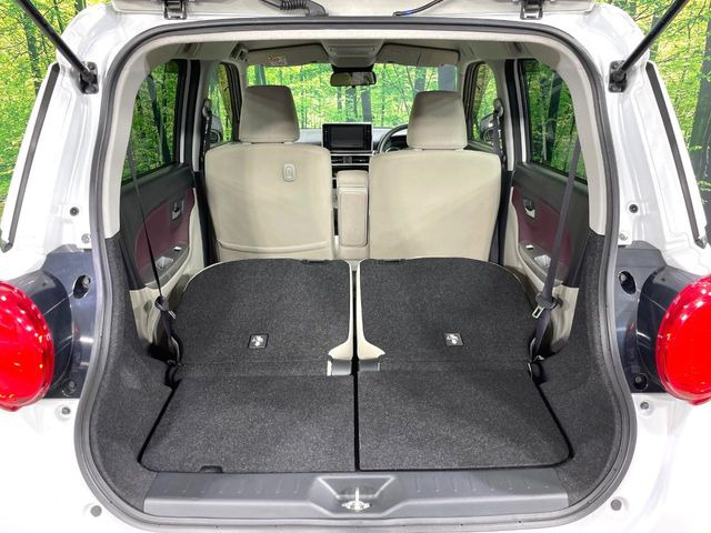 普段のお買い物や通勤、送迎等に十分な荷室スペースを確保しております。セカンドシートを倒すと、大きな荷物の積載も可能です♪