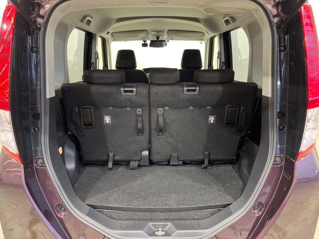 ���i�̂���������ʋ΁A���}���ɏ\���ȉ׎��X�y�[�X���m�ۂ��Ă���܂��B�Z�J���h�V�[�g��|���ƁA�傫�ȉו��̐ύڂ��\�ł���