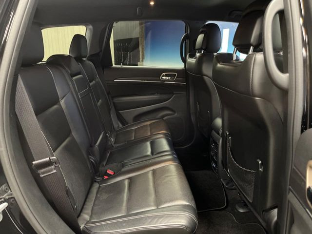 ●後部座席も気になるようなキズ・汚れやへたり等、大きなダメージはなく、良好な状態です。