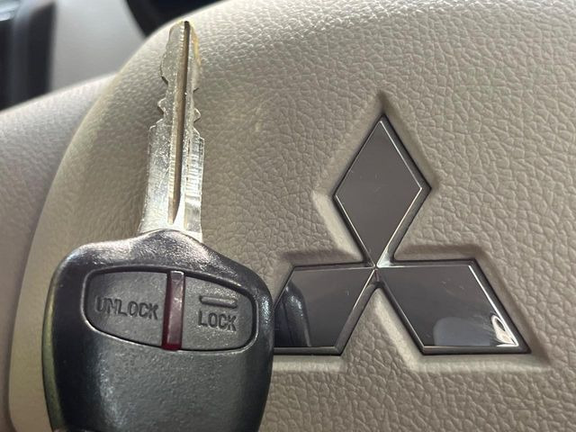 【キーレス】少し離れた場所からでもボタン一つでドアの開錠・施錠ができるのでとっても便利!ドアの鍵穴周りに傷をつけることもありません♪