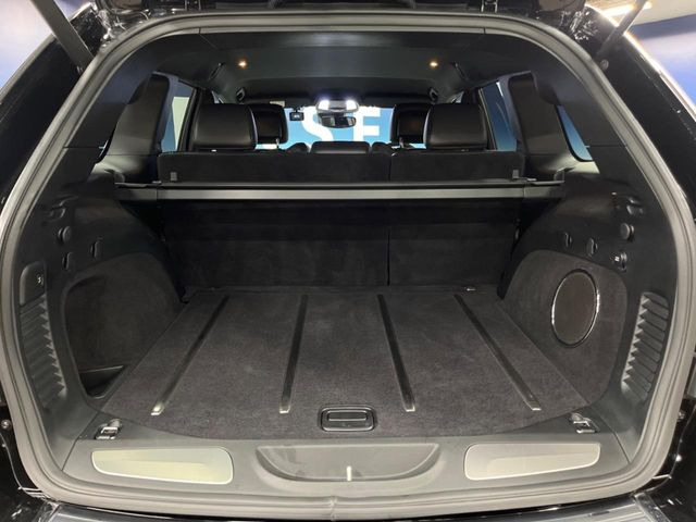 ●トランクルーム:趣味が広がる収容スペース!これだけの広さがあればお買い物やレジャーなどにも最適です!使用感も少なくきれいな状態を維持しております。