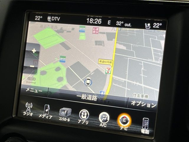 ●純正ナビ:一体感のあるナビは、高級感ある車内を演出してくれます。オーディオ機能も充実しておりますので、運転もより楽しめます♪