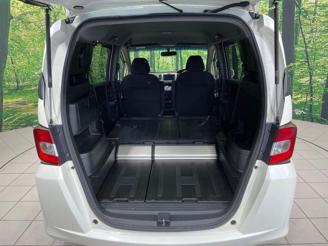 ���i�̂���������ʋ΁A���}���ɏ\���ȉ׎��X�y�[�X���m�ۂ��Ă���܂��B�Z�J���h�V�[�g��|���ƁA�傫�ȉו��̐ύڂ��\�ł���