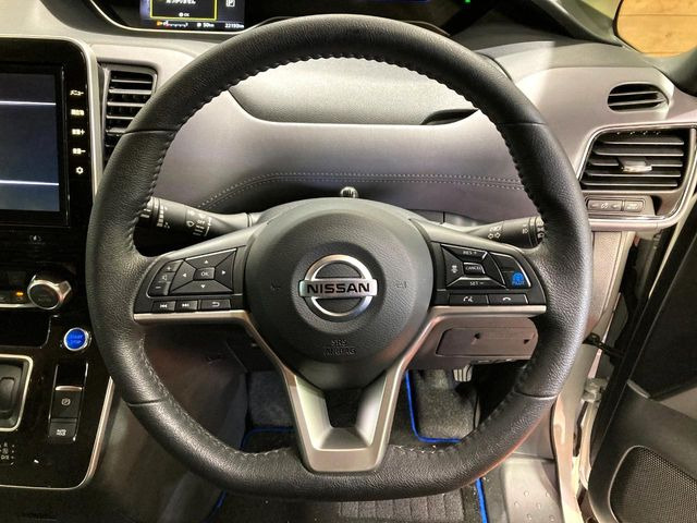 �y�����v�����X�e�A�����O�z�㎿�Ȋv���g�p���邱�ƂŁA��ɂ����������݂ƂĂ��^�]���₷���n���h���ł���