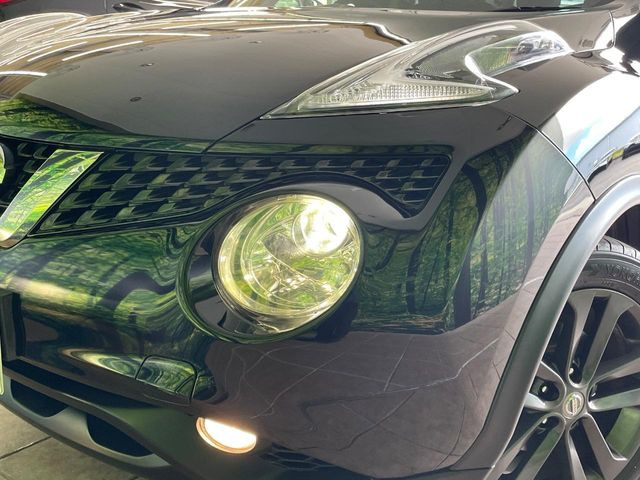 【HIDヘッドライト】非常に明るく前方を照らしてくれるので、悪天候や夜間の走行時も視界良好で安心してお乗りいただけます。