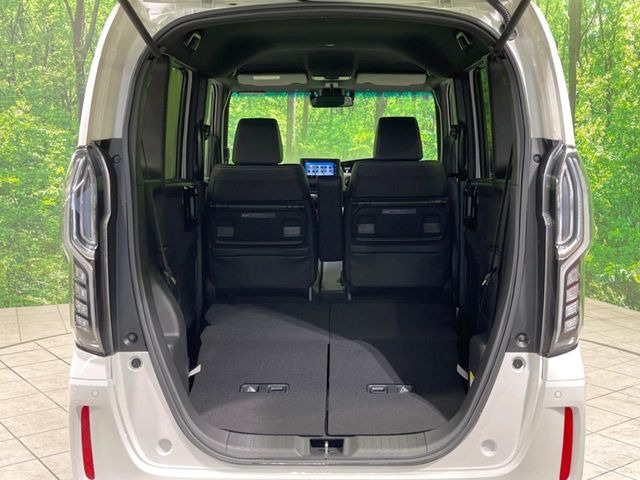 普段のお買い物や通勤、送迎等に十分な荷室スペースを確保しております。セカンドシートを倒すと、大きな荷物の積載も可能です♪