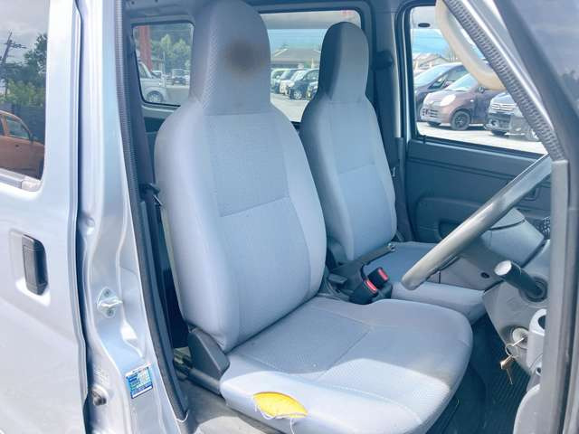 当店では軽自動車から普通車まで幅広くオールメーカーの車種・色・グレードを豊富に揃えております。