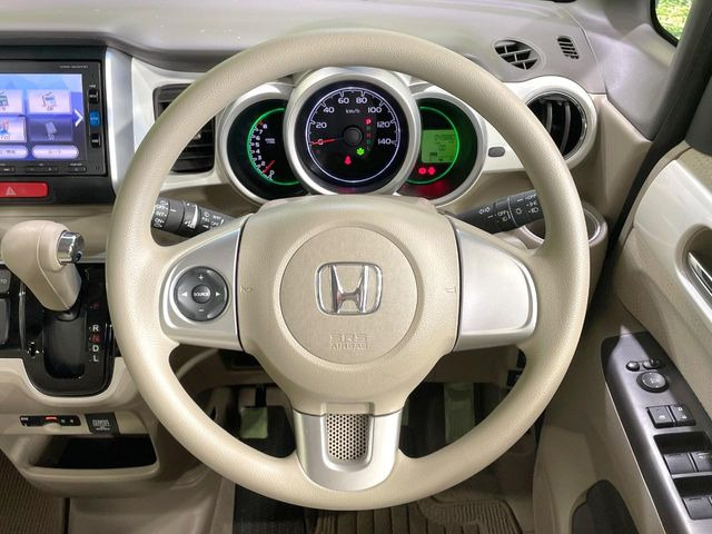 【ステアリングスイッチ】運転中、前方から目線をそらすことなく、オーディオ等の操作が可能な便利機能!安心&快適なドライブを演出してくれます♪