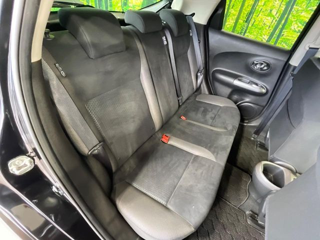 後部座席も気になるようなキズ・汚れやへたり等、大きなダメージはなく、良好な状態です。