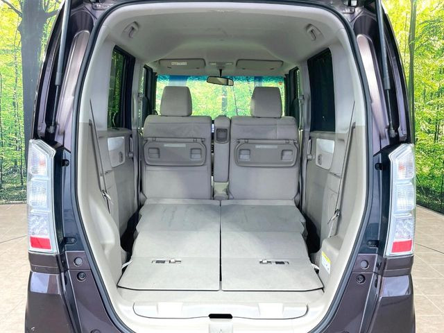 普段のお買い物や通勤、送迎等に十分な荷室スペースを確保しております。セカンドシートを倒すと、大きな荷物の積載も可能です♪