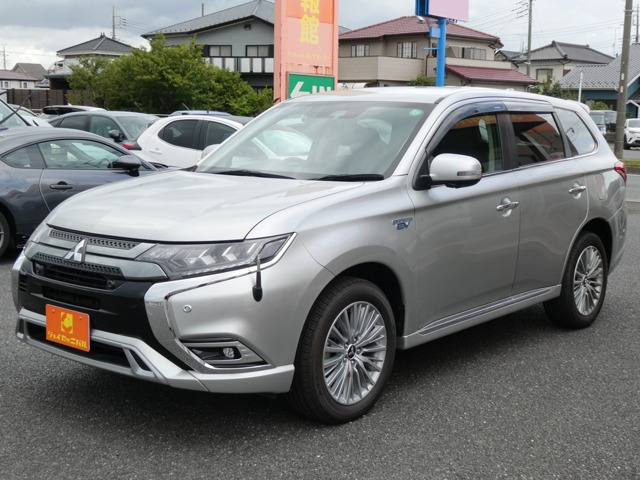 アウトランダーPHEV(三菱) 2.4 G プラスパッケージ 4WD 中古車画像