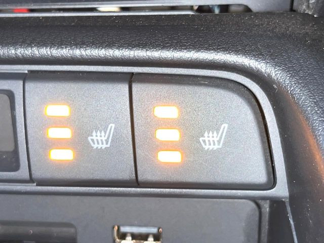 【シートヒーター】寒い日に重宝するシートヒーター!エアコンより早く温まってくれるので寒がりの人も安心ですね♪エアコンの温風は乾燥するから苦手、という方にもをおすすめです。