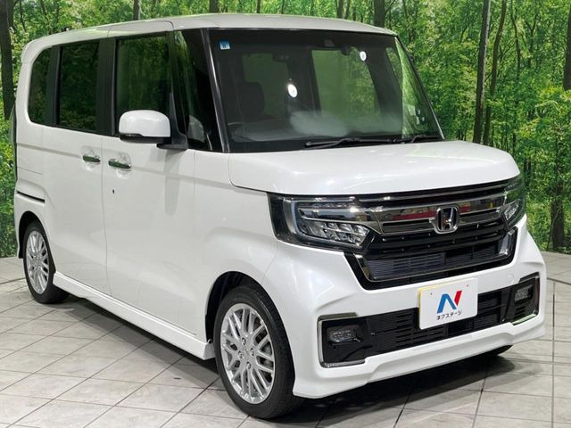 大好評のボディコーティング「弾スプラッシュコート」もご納車までに施工可能。通常のガラスコートと異なる、耐久年数6年の無機質ガラスコーティングが、ボディをキレイな状態に保ってくれます。