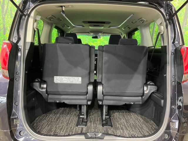 ���i�̂���������ʋ΁A���}���ɏ\���ȉ׎��X�y�[�X���m�ۂ��Ă���܂��B�Z�J���h�V�[�g��|���ƁA�傫�ȉו��̐ύڂ��\�ł���