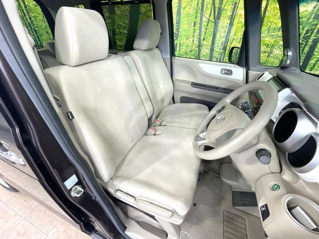 運転席シート廻りは使用感も少なく、良好な状態となっています。丁寧に使われていたことがよくわかりますね。