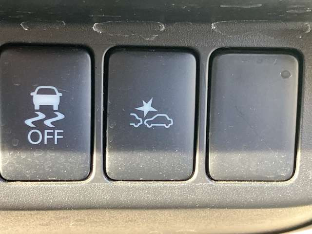 �y�Փˌy�����u�z���s���ɑO���̎ԗ�����F�����A�Փ˂������Ȏ��͌x��ƃu���[�L�ŏՓˉ���Ɣ�Q�y�����A�V�X�g�B�����S�Ƀh���C�u�����y���݂��������܂��B