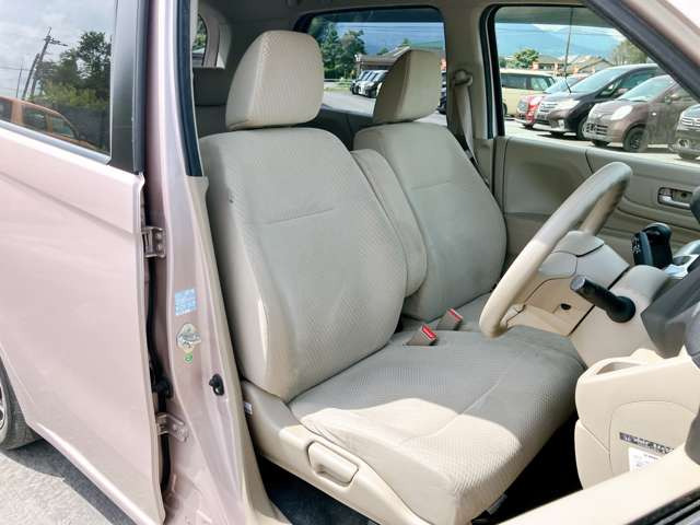 ���X�ł͌y�����Ԃ��畁�ʎԂ܂ŕ��L���I�[�����[�J�[�̎Ԏ�E�F�E�O���[�h��L�x�ɑ����Ă���܂��B