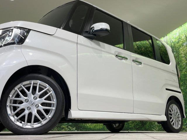 【純正15インチアルミホイール】外観にマッチした純正アルミホイールを装着しております。各種社外アルミホイールや、スタッドレスタイヤも取扱いしております。是非ご相談ください♪