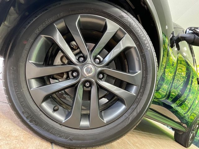 【純正17インチアルミホイール】外観にマッチした純正アルミホイールを装着しております。各種社外アルミホイールや、スタッドレスタイヤも取扱いしております。是非ご相談ください♪