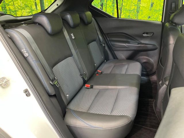 �R���p�N�g�J�[�ł����A�Z�J���h�V�[�g�͏\���ȍL����������K�ɂ���肢�������܂���V�[�g��|���đ傫�ȉו���ς񂾂�ƁA�p�r�̕����L��1��ł��B