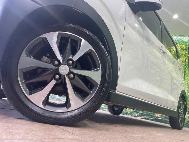 【純正15インチアルミホイール】外観にマッチした純正アルミホイールを装着しております。各種社外アルミホイールや、スタッドレスタイヤも取扱いしております。是非ご相談ください♪