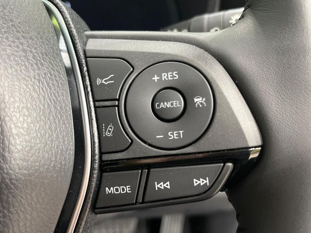 【レーダークルーズコントロール】高速道路での長距離走行が楽に!!自動で速度を保つクルーズコントロールが、衝突軽減システムと連携し、前方の車両を感知して車間を保つように速度調節してくれます!!