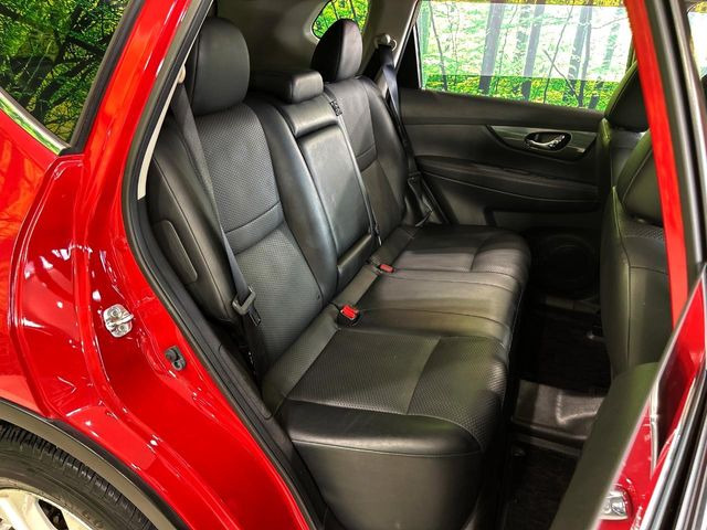 後部座席も気になるようなキズ・汚れやへたり等、大きなダメージはなく、良好な状態です。